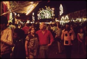 Crowds fill the midway at the Alabama State Fair in Birmingham. Photo: LeRoy Woodson, U.S. EPA/National Archives, 1972. Public domain.